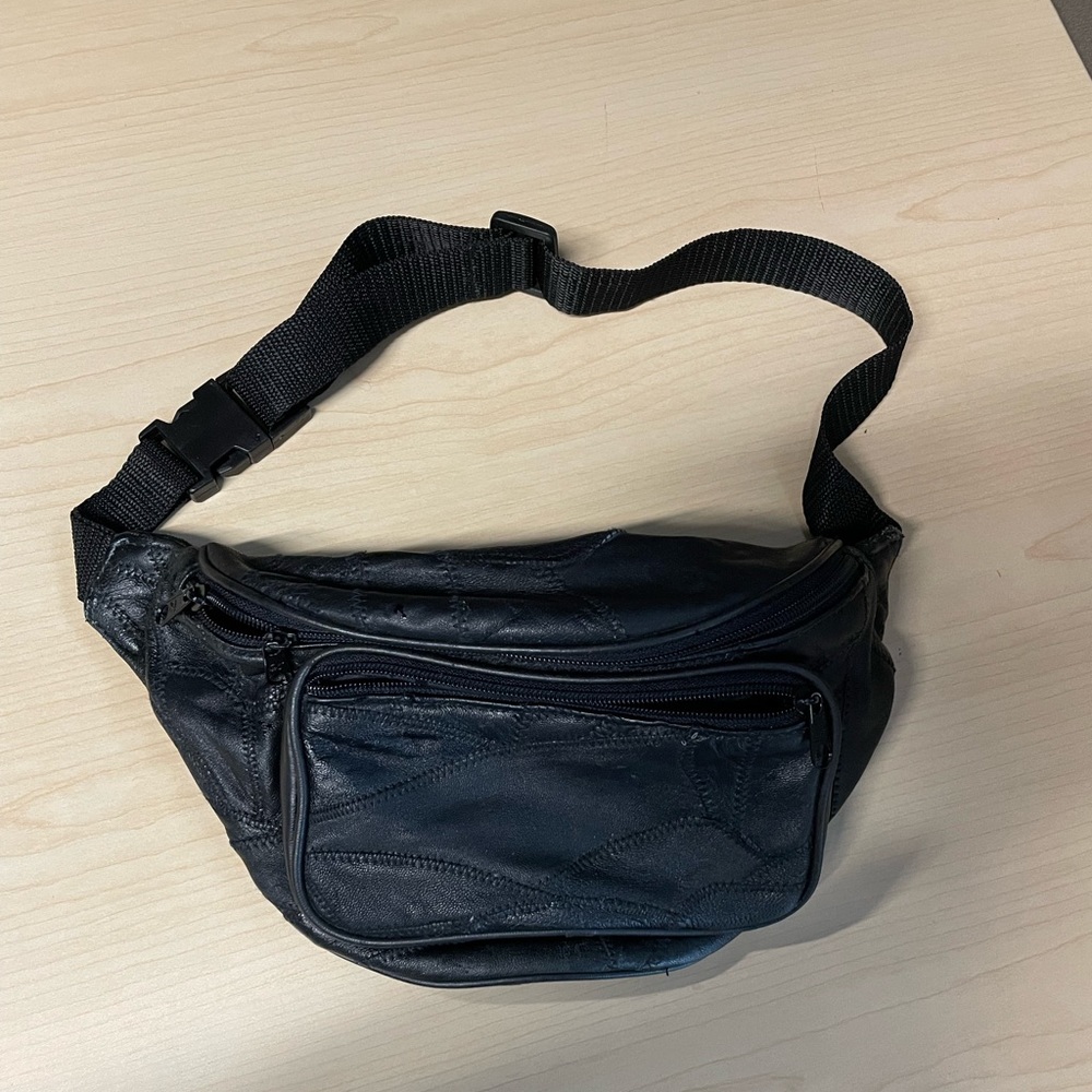 Vintage 1980’s Leather Fanny Pack